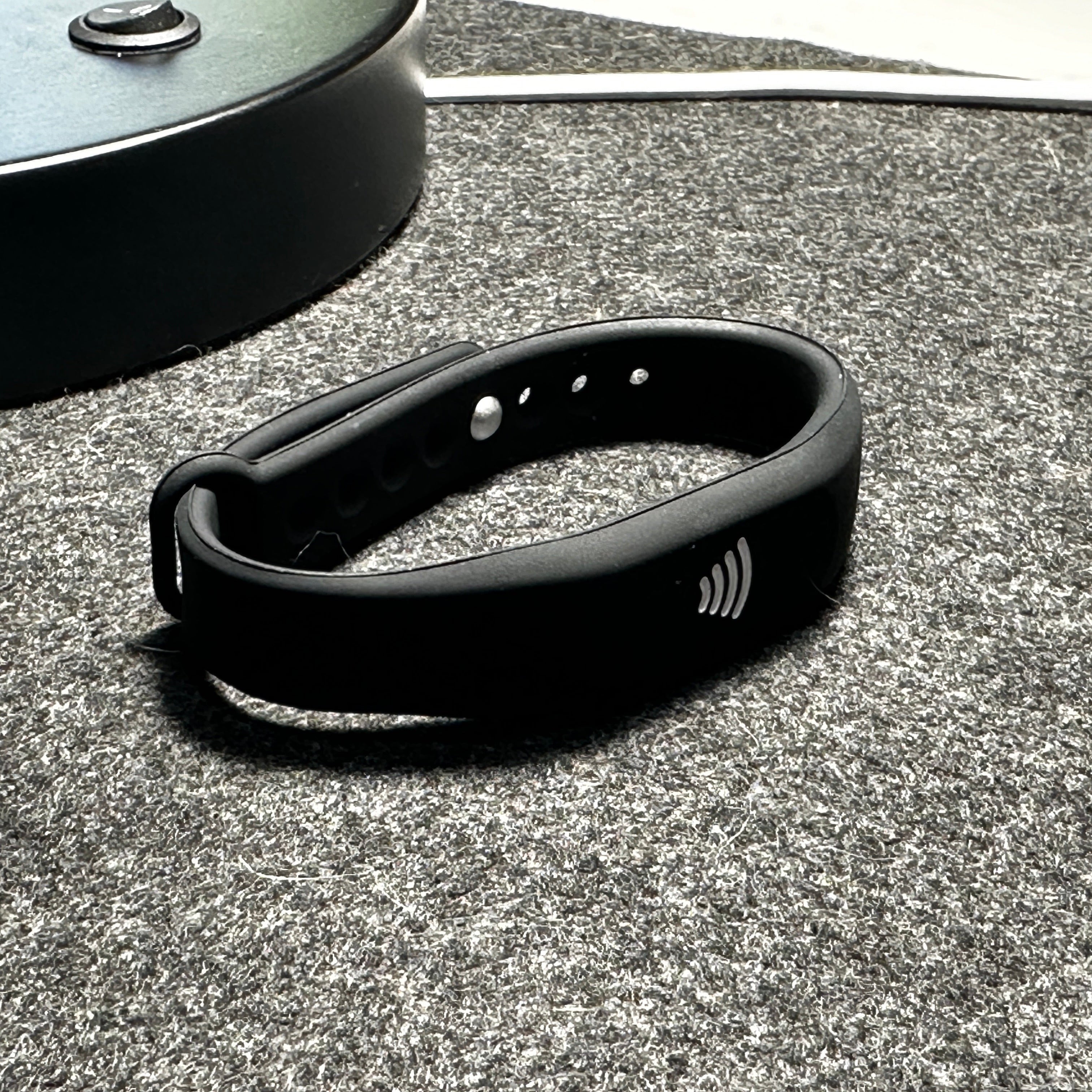 Silicone Minimalist NFC Wristband - tap bracelet. Wear on your wrist and share your contact with a tap. Waterproof and comfortable tap arm band. Black 